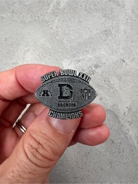 RARE Denver Broncos Super Bowl XXII Champions Pewter Pin